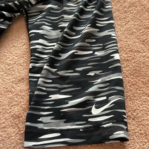 Nike Pro tight in good condition - Picture 9 of 9